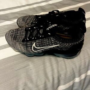 Black and white Sz 7.5  Vapor Max!